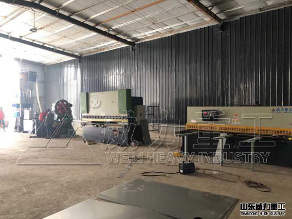 客戶使用現(xiàn)場(chǎng)不銹鋼水箱板成套加工設(shè)備