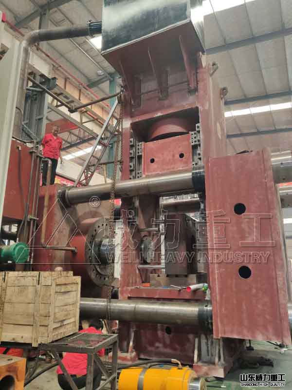 挖掘機(jī)履帶板鍛造油壓機(jī)